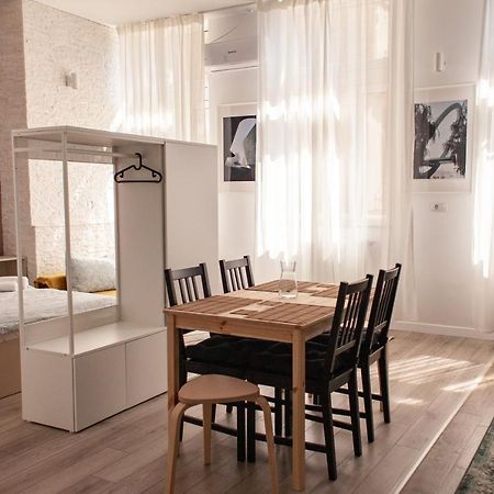 Sunny Studio Apartment Iasi Bagian luar foto