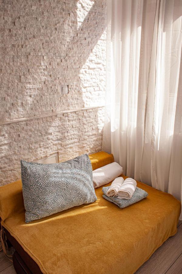 Sunny Studio Apartment Iasi Bagian luar foto