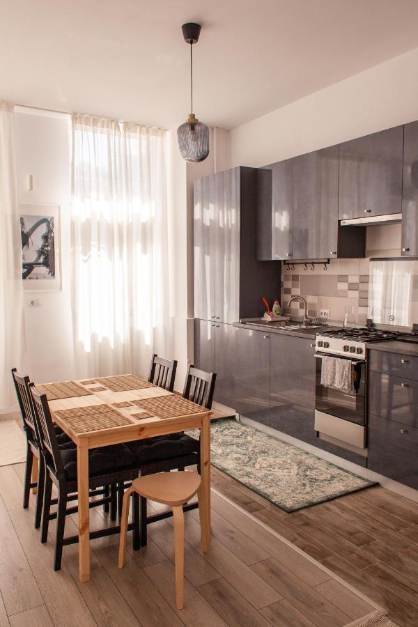 Sunny Studio Apartment Iasi Bagian luar foto