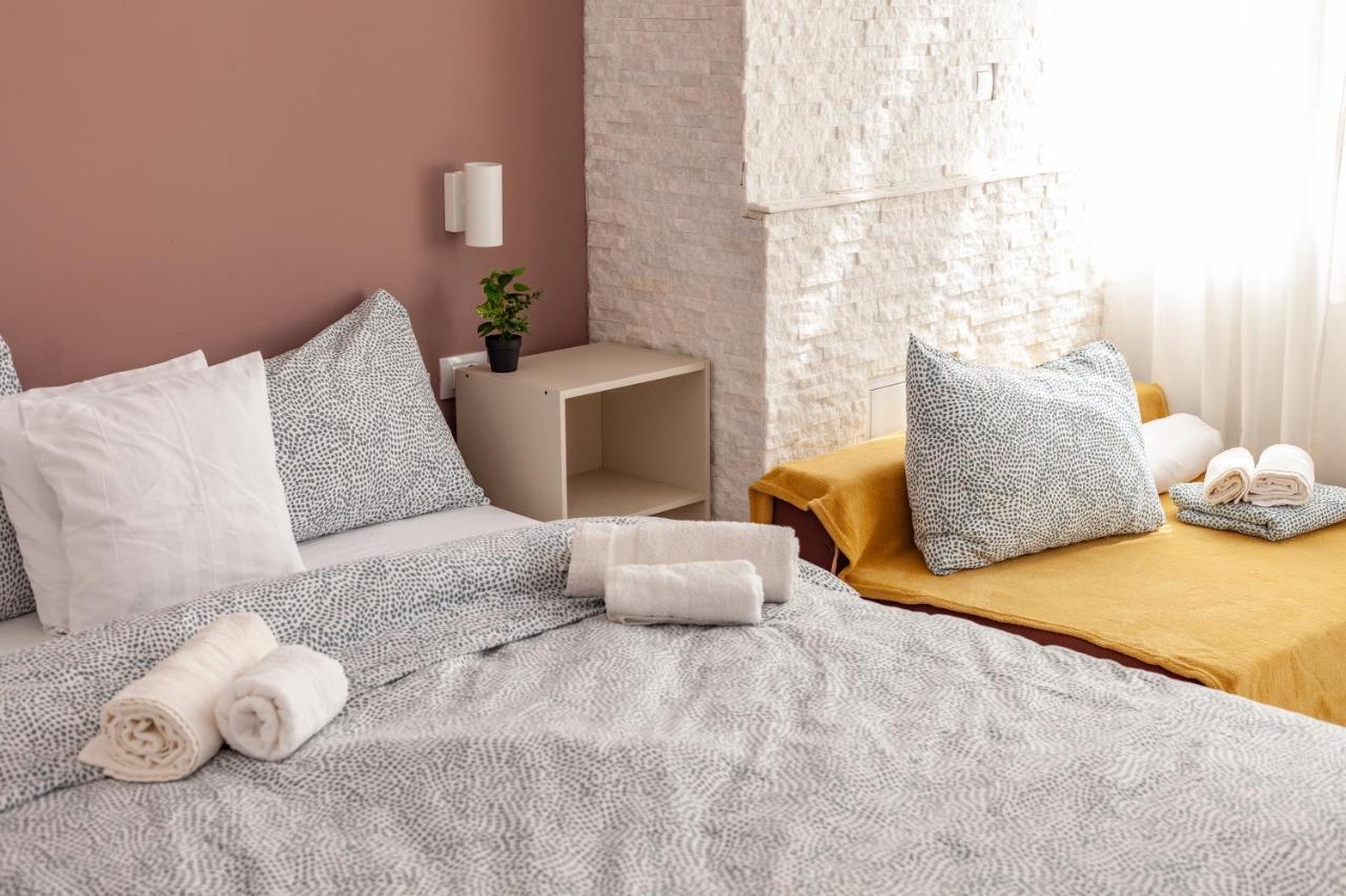 Sunny Studio Apartment Iasi Bagian luar foto
