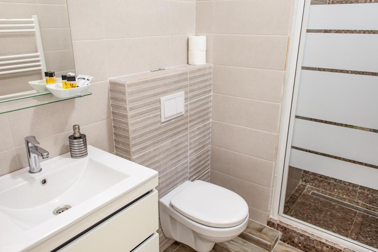 Sunny Studio Apartment Iasi Bagian luar foto