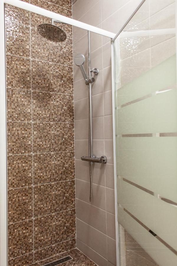 Sunny Studio Apartment Iasi Bagian luar foto