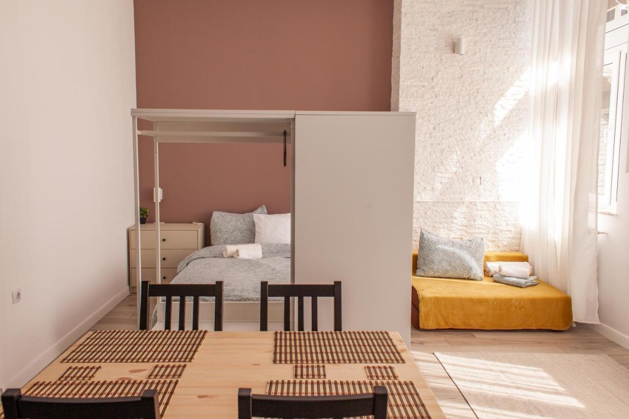 Sunny Studio Apartment Iasi Bagian luar foto